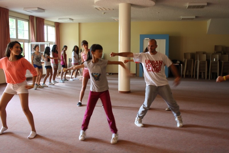 Village Camps International Summer Camp Leysin, Switzerland 2026-08-15 https://www.villagecamps.com/journals_admin/images/686-20-dance (20).jpg